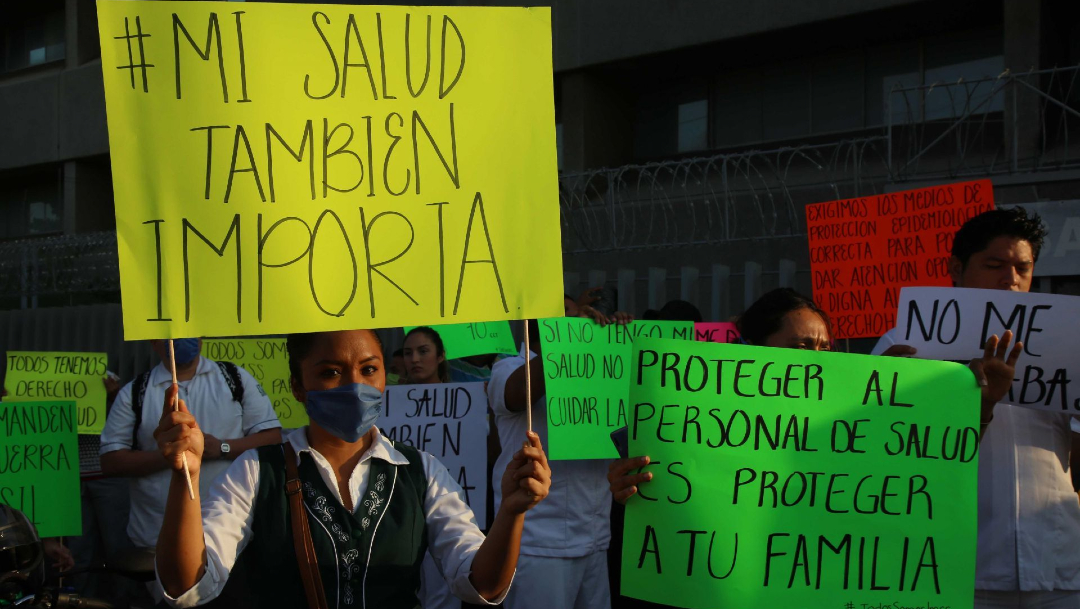Trabajadores del Hospital Vicente Guerrero protestan para exigir material y mejores condiciones trabajo. (Foto: Cuartoscuro/archivo)