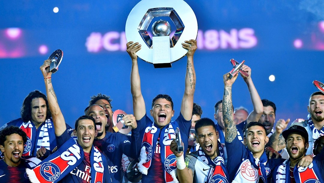 Foto: Los jugadores del Paris Saint Germain celebran el campeonato de la liga francesa, 30 abril 2020