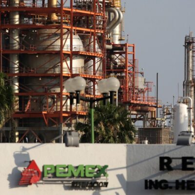 Petróleo mexicano se recupera; cierra en 7.12 dólares por barril