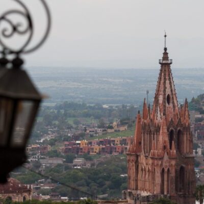 Ciudades coloniales, Guanajuato y San Miguel de Allende, vacías y con negocios cerrados por coronavirus
