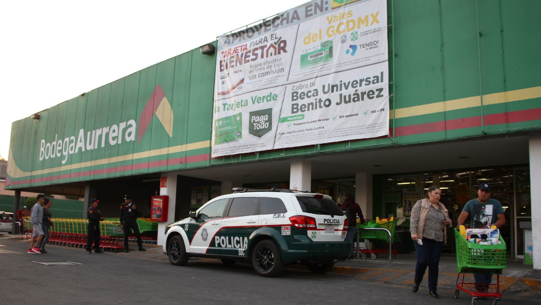 FOTO: Policía de la CDMX cuida los supermercados tras los saqueos registrados en la CDMX, el 8 de abril de 2020