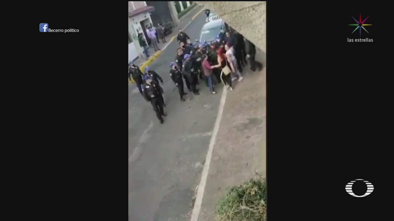 Foto: Se desata trifulca entre policías y habitantes de Cuajimalpa 16 Abril 2020