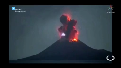 Foto: erupción el volcán Krakatoa, en Indonesia 10 Abril 2020