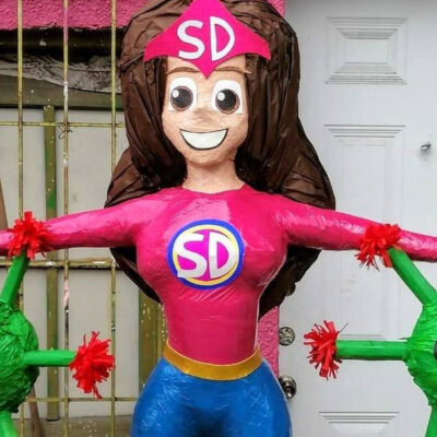Susana Distancia ya cuenta con su propia piñata contra los coronavirus