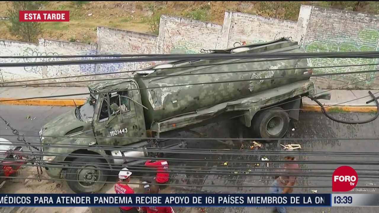 FOTO: Vuelca camion cisterna de sedena en naucalpan estado de mexico