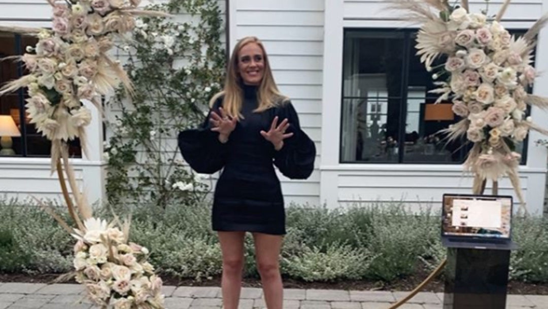 FOTO: Adele reaparece con un mini vestido negro en su cumpleaños 32, el 06 de mayo de 2020