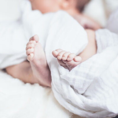 Dos bebés recién nacidas se curan de COVID-19 en Nuevo León
