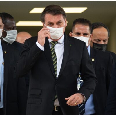 Bolsonaro cancela parrillada multitudinaria tras muerte de 10 mil personas en Brasil por COVID
