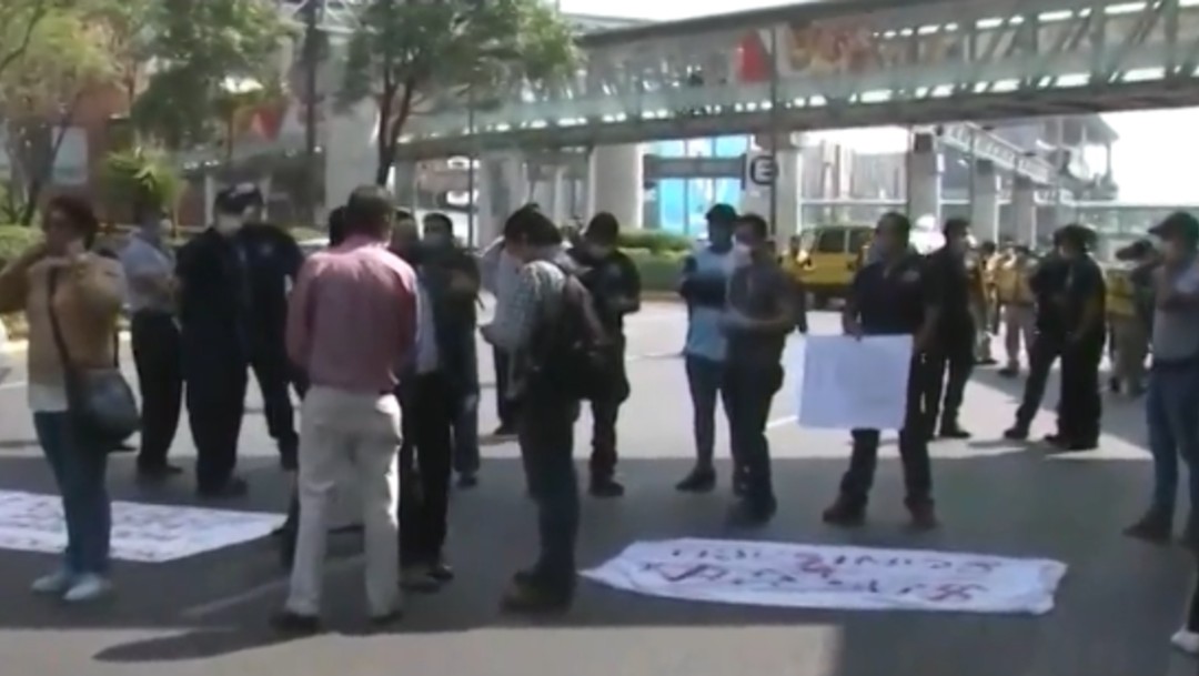 Foto: Bomberos del Aeropuerto de CDMX protestan por falta de equipo contra coronavirus
