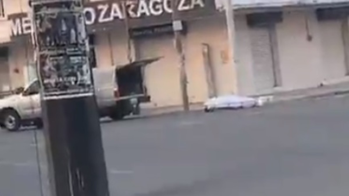 Carroza tira cadáver frente a mercado de Veracruz