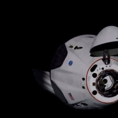 Cápsula de SpaceX llega a la Estación Espacial Internacional tras 19 horas de vuelo