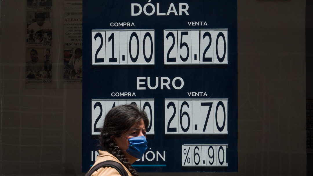 Foto: Dólar cierra en 22.69 pesos después de que Banxico recortó expectativas de crecimiento , 27 de mayo de 2020, (Cuartoscuro, archivo)