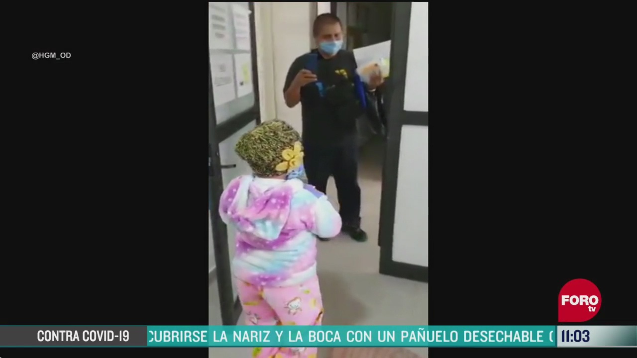 dan de alta medica a nina de 8 anos que se recupero de coronavirus