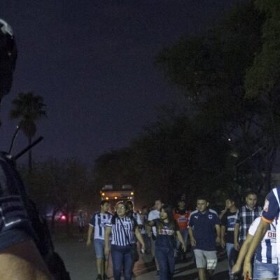 Detienen a aficionado de Monterrey por agresión en partido de futbol