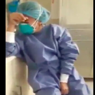 Video: Enfermera en Perú llora desconsolada al enterarse que tiene coronavirus COVID-19