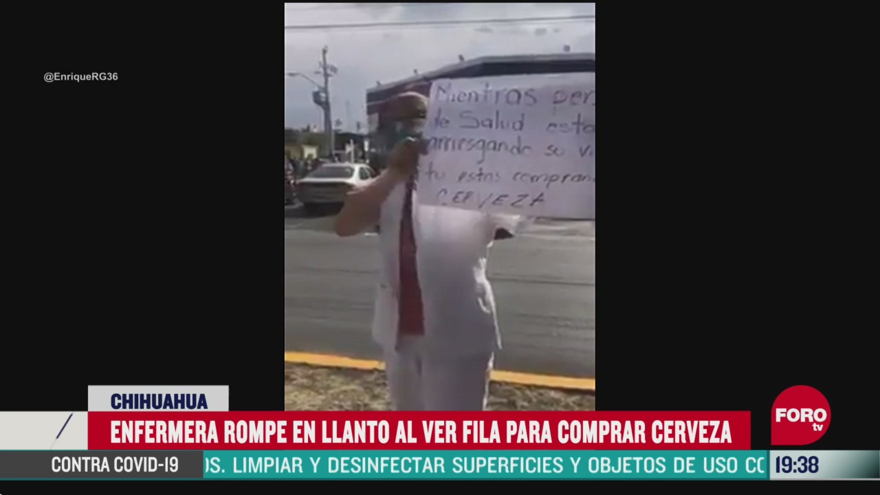enfermera protesta en fila de cerveza en Chihuahua