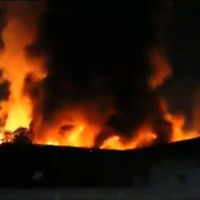 Intensa movilización de bomberos por incendio en fábrica de Valle de Chalco