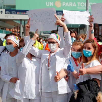 España mantiene tendencia a la baja pese a repunte de muertes por coronavirus