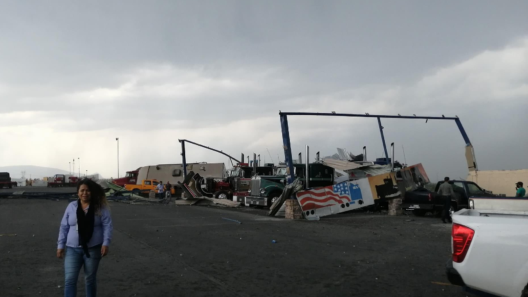 Tornado y tormenta en Nuevo León dejan dos muertos