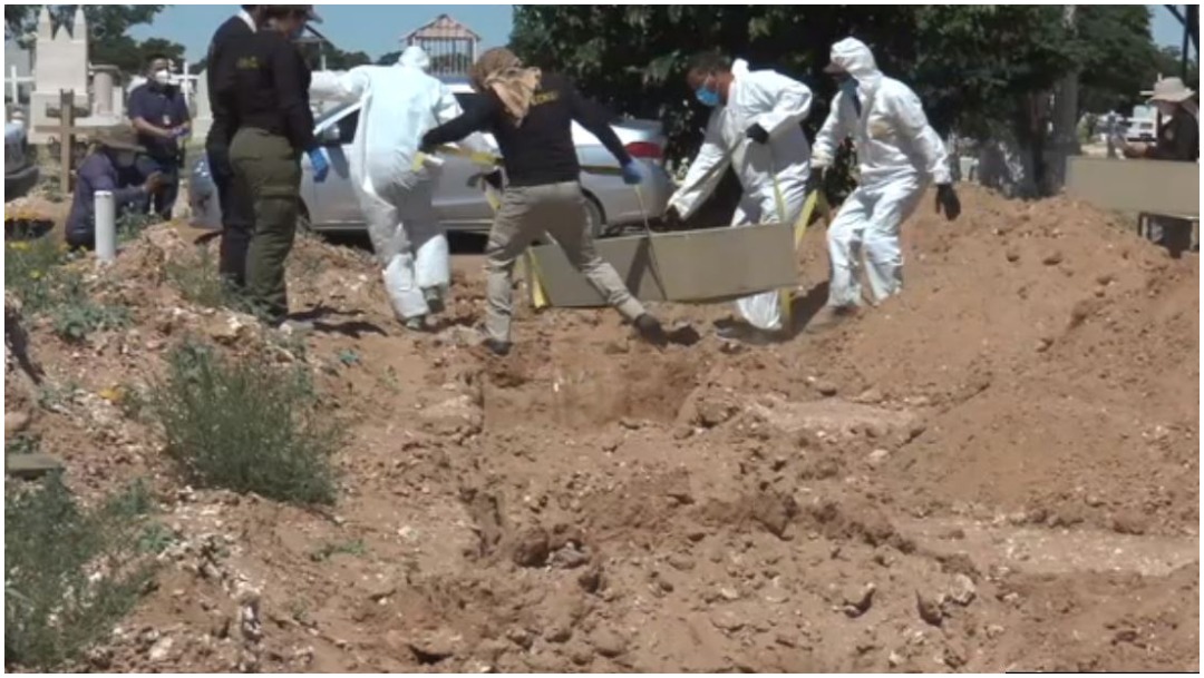 Foto: Varios cadáveres serán sepultados en fosas comunes de Ciudad Juárez, 23 de mayo de 2020 (Noticieros Televisa)