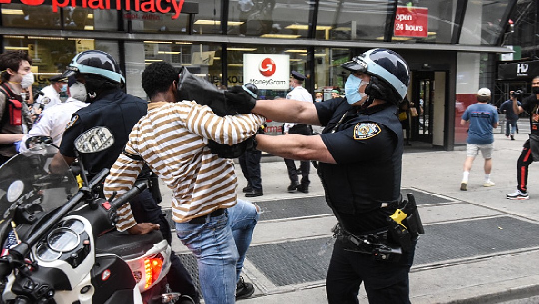 Foto: Más de 30 arrestos en Nueva York durante protesta por muerte de George Floyd, 28 de mayo de 2020, (Getty Images)