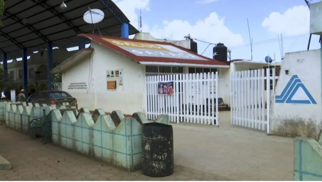 Foto: Centro de Salud de la comunidad de María Quigolani, Oaxaca, el cual fue abandonado cuando aún estaba en construcción durante gobiernos anteriores, 8 mayo 2020