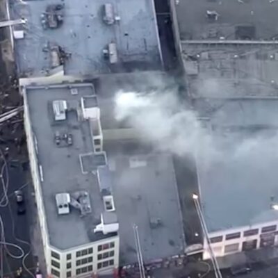 Explosión cimbra Los Ángeles y deja 10 bomberos heridos