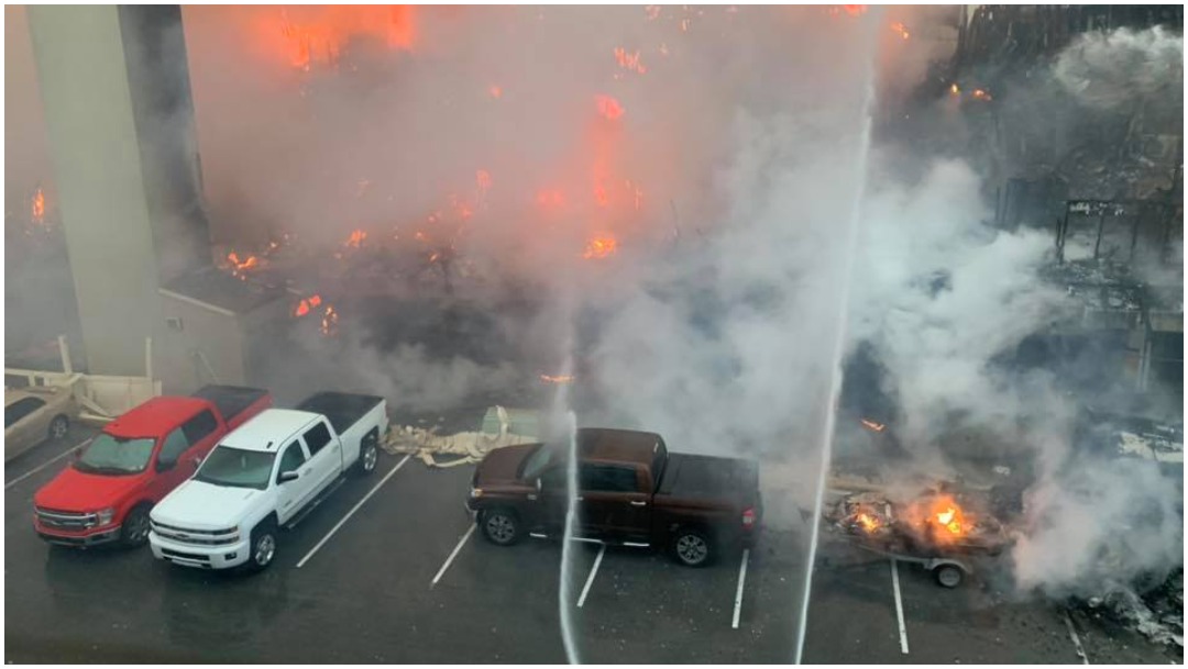 Foto: Se registra fuerte incendio en la Isla del Padre en Texas, 16 de mayo de 2020 (Departamento de Policía de Laguna Vista)