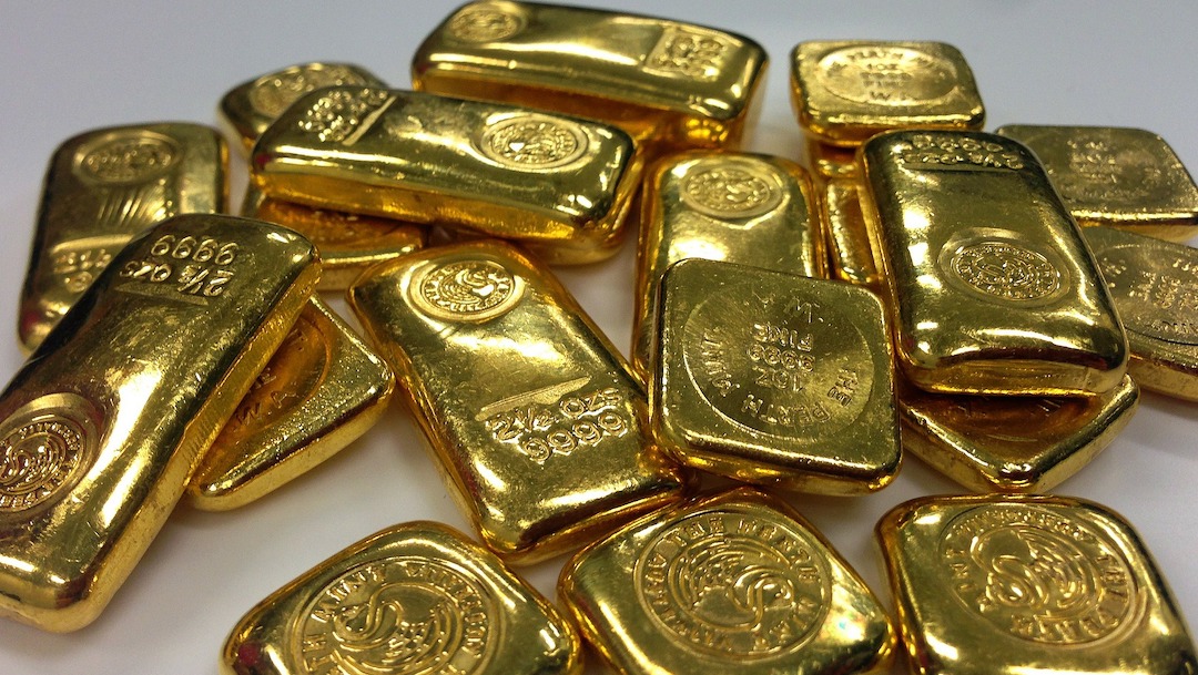 Niños encuentran lingotes de oro en casa de su abuela ya fallecida