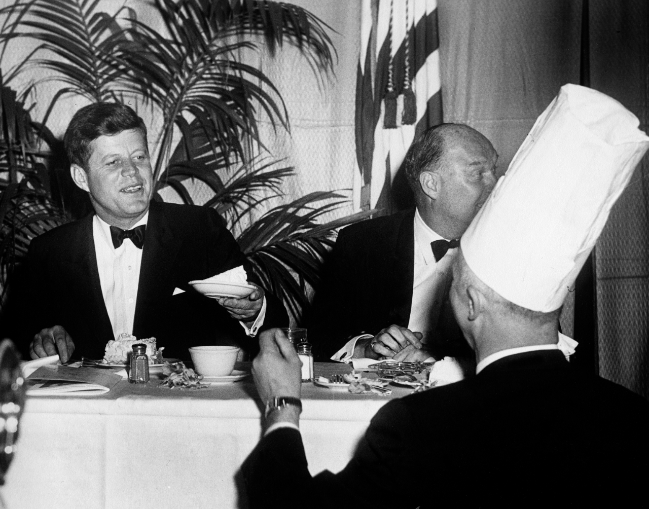 John F. Kennedy en una cena diplomática, Fotografía 