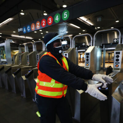 Cierran Metro de Nueva York para desinfectarlo por COVID-19