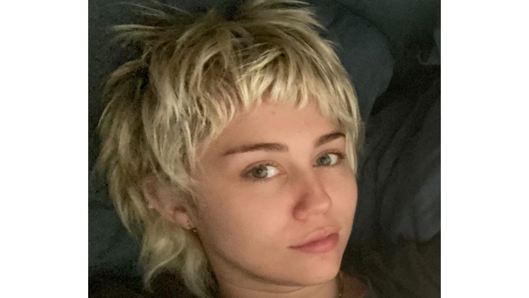 Miley-Cyrus-madre-videollamada-corte-cabello