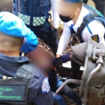 Mujer cae por accidente a las vías del Metro Santa Marta en la CDMX