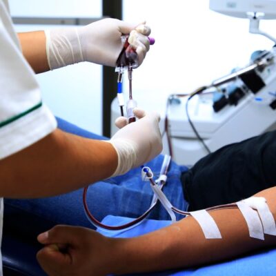 Pacientes recuperados de COVID-19 continúan donando plasma para tratamientos