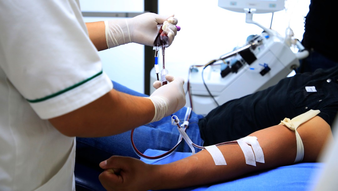 Pacientes recuperados de COVID-19 continúan donando plasma