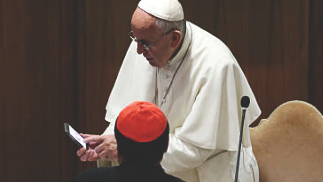 Cura mexicano recibe llamada del papa Francisco en plena misa para saludarlo