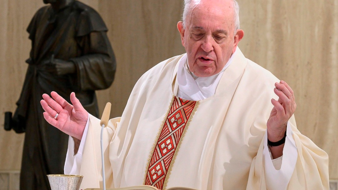 El papa pide a gobernantes unidad para superar coronavirus