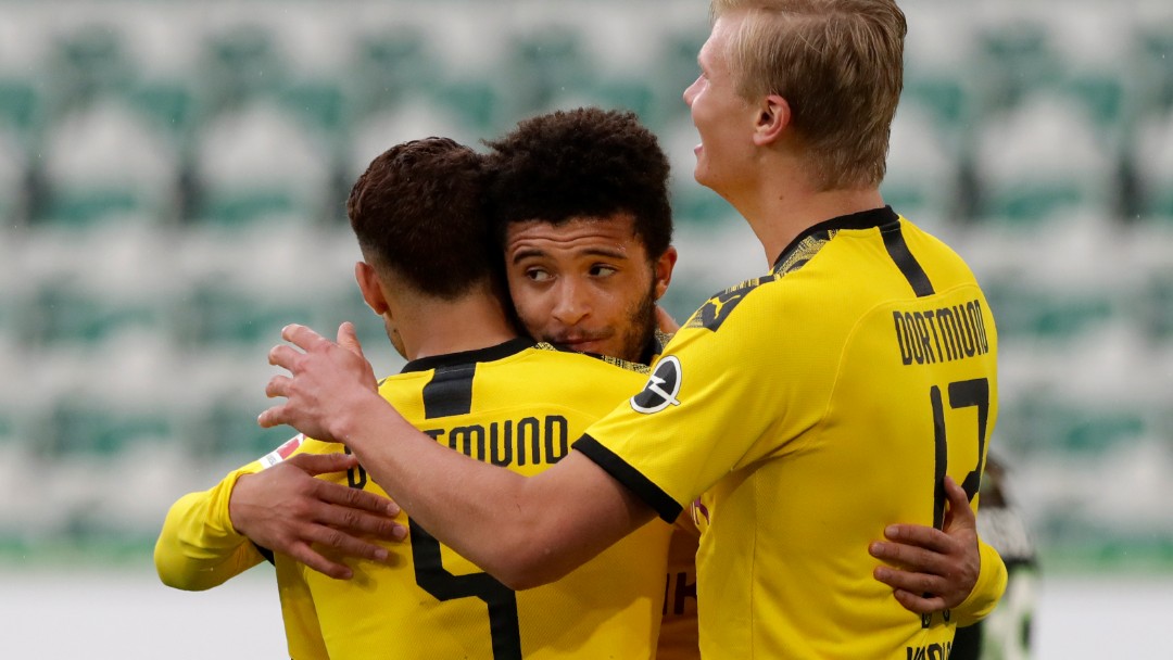 Jugadores del Borussia Dortmund celebran un gol al Wolfsburg. Getty Images
