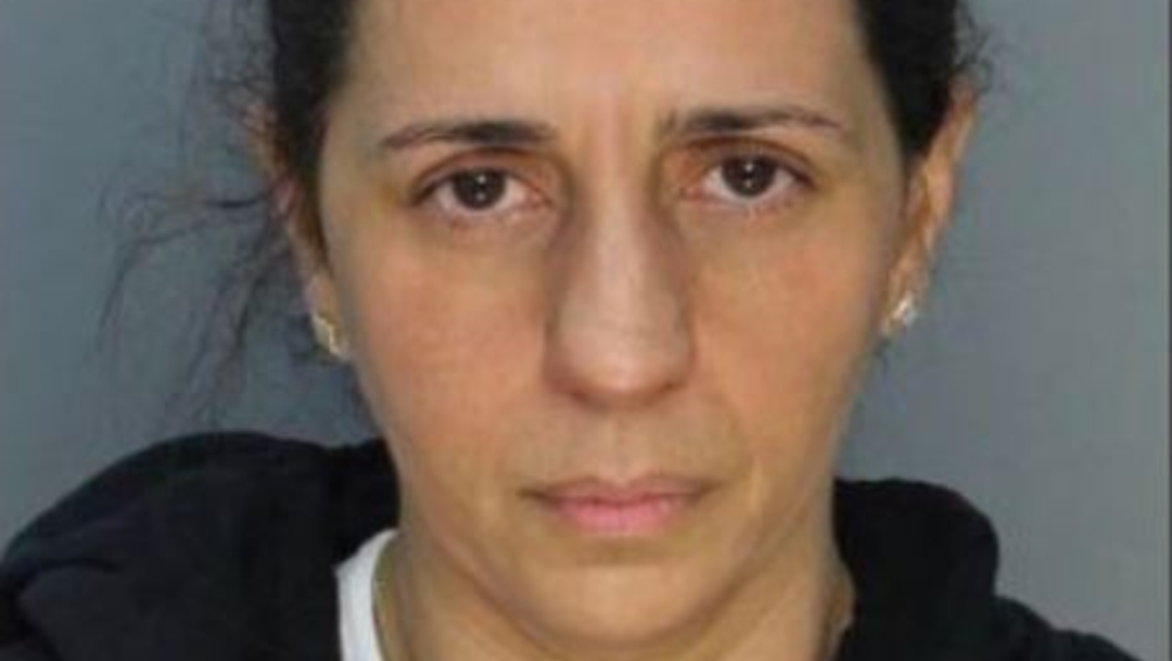 Patricia Ripley, fue detenida en Miami como presunta responsable de la muerte de su hijo autista de 9 años. (Foto: @lindaterrelonge)