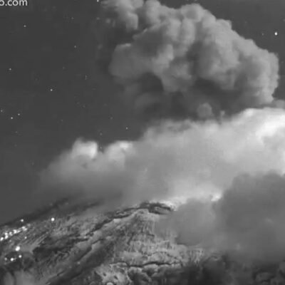 Popocatépetl registra explosión con expulsión de ceniza y fragmentos incandescentes