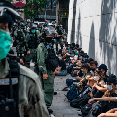 Policía de Hong Kong arresta a 300 personas durante protesta contra ley de seguridad