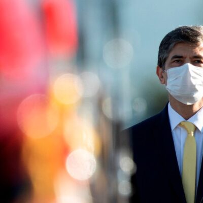 Renuncia ministro de Salud de Brasil tras diferencias con Bolsonaro por coronavirus