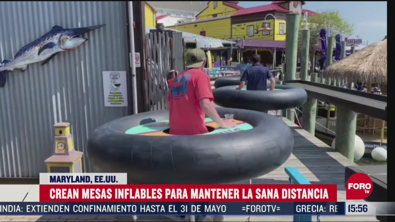 FOTO: restaurante implementa mesas inflables para mantener sana distancia