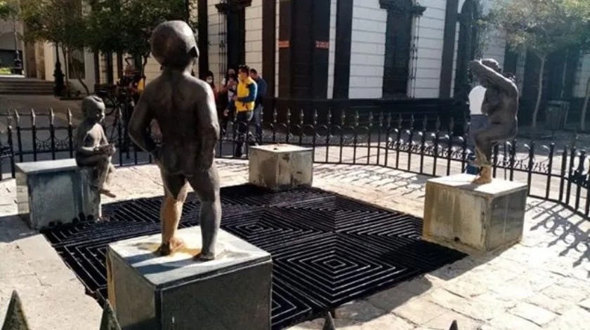 Roban de nuevo escultura del 'niño meón' en Guadalajara