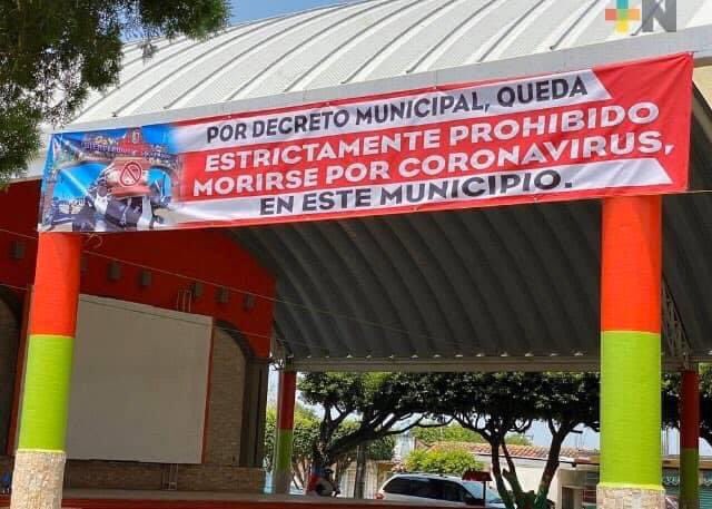 Alcalde de Soconusco, Veracruz, prohíbe a pobladores morirse por COVID-19