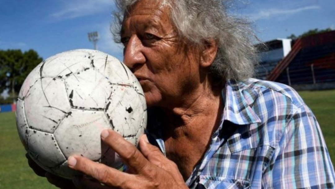 Foto: Muere exfutbolista argentino Tomás Felipe Carlovich tras asalto, 8 mayo 2020