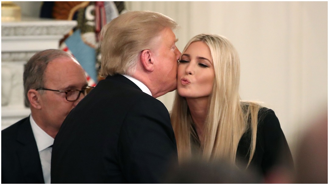 Imagen: Donald e Ivanka Trump son involucrados con red de trata de Jeffrey Epstein, 31 de mayo de 2020 (Getty Images)
