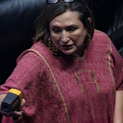 Xóchitl Gálvez presenta denuncia ante FGR por compra de ventiladores del IMSS