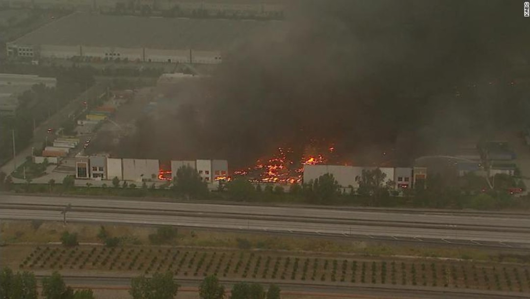Foto: Incendio destruye almacén de Amazon en California, 5 de junio de 2020, (Getty Images, archivo)