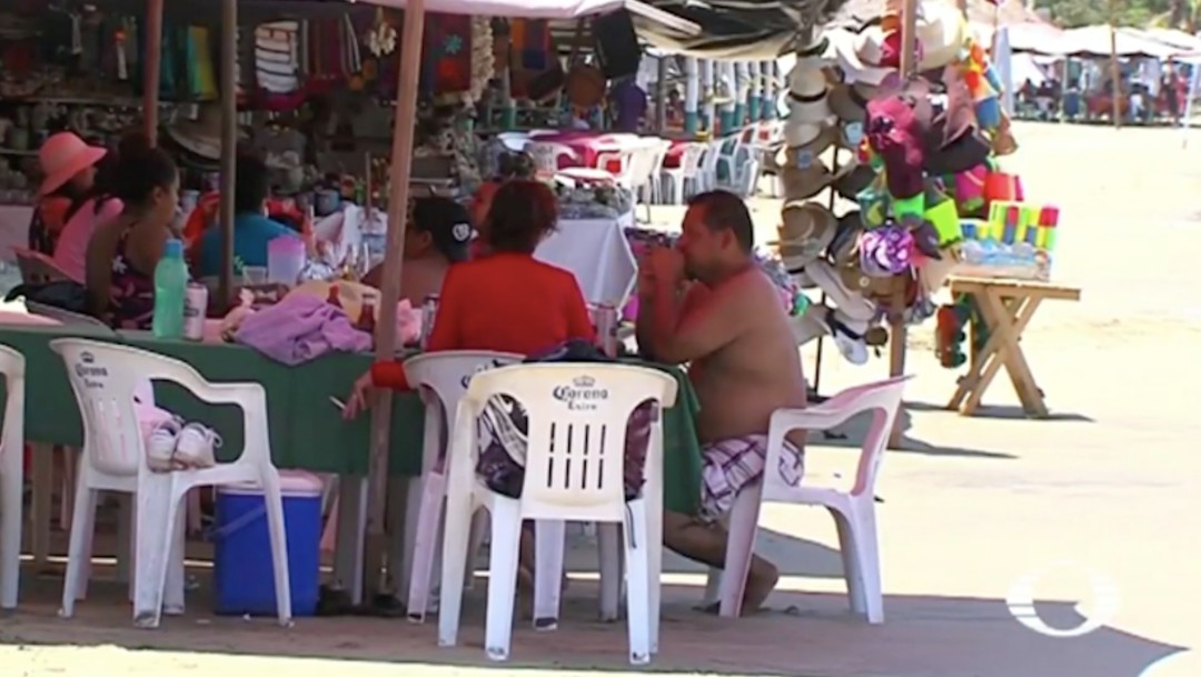 A pesar del semáforo rojo reabren comercios y restaurantes de playa en Manzanillo, Colima